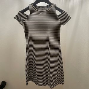 Cold shoulder dress (new w/o tag)